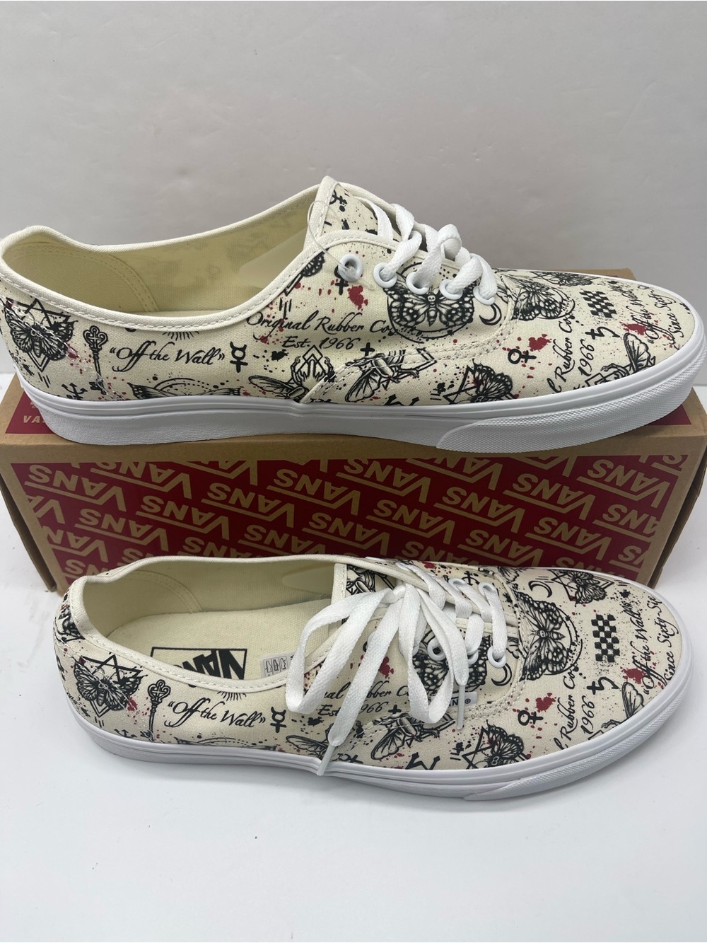 Vans Men’s Autentic Butterfly Journal Marshmallow
VN0A5KS9KIG Sneakers
Tattoo - Picture 2 of 16
